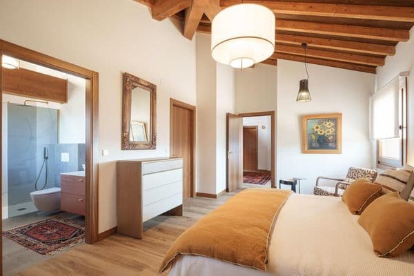 Dormitorio vigas madera – trabajo de Parquets Blanco en Vigo