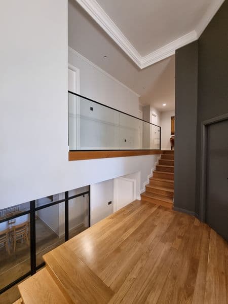 Escalera cristal tarima – trabajo de Parquets Blanco en Vigo