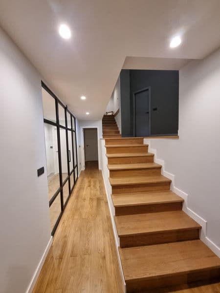 Escalera madera cristalera – trabajo de Parquets Blanco en Vigo