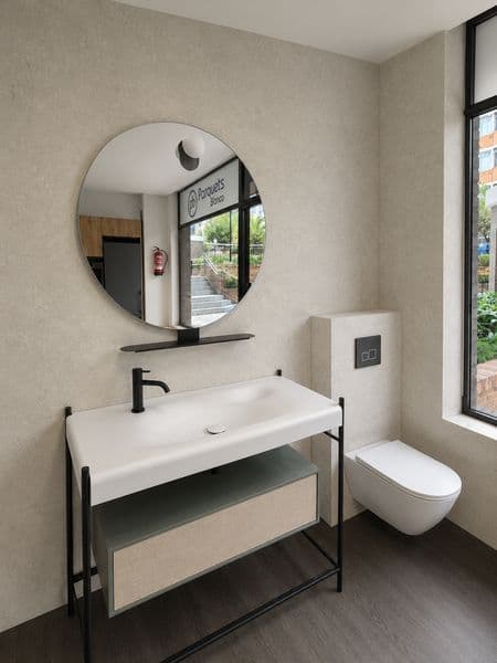 Exposición baño – trabajo de Parquets Blanco en Vigo