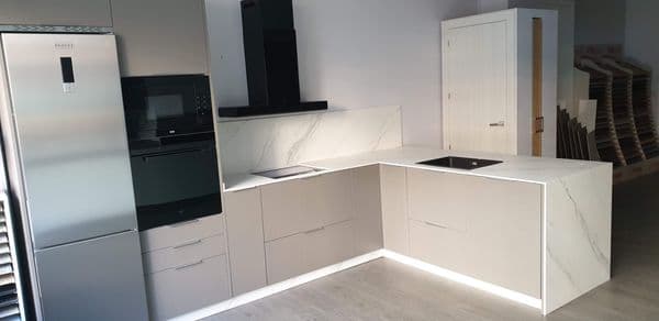Exposición cocina – trabajo de Parquets Blanco en Vigo