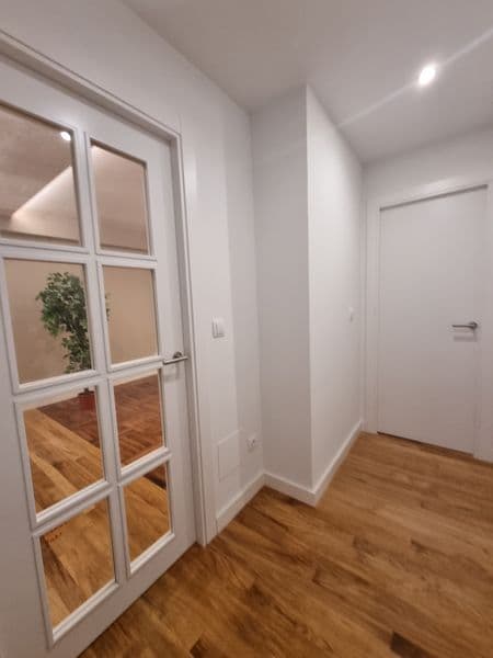 Puertas cristal suelo parquet – trabajo de Parquets Blanco en Vigo